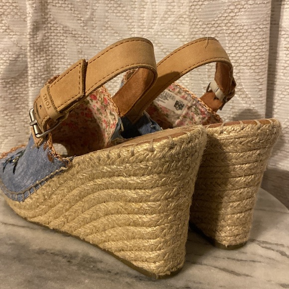 Tom’s Embroidered Wedges - Picture 3 of 8